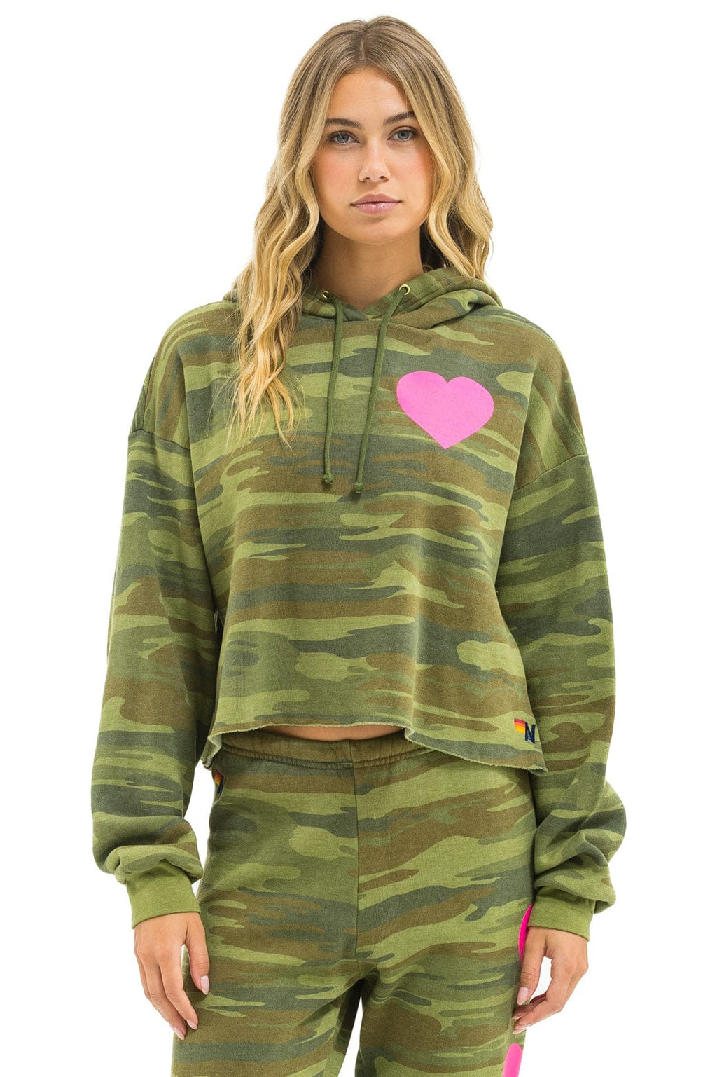 Classic HEART RELAXED CROPPED PULLOVER HOODIE - CAMO NEON PINK