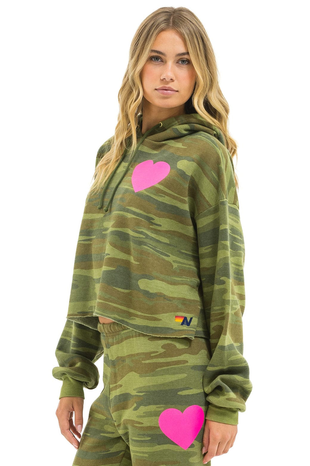 Classic HEART RELAXED CROPPED PULLOVER HOODIE - CAMO NEON PINK