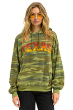 Classic UNIVERSITY OF TEXAS PULLOVER HOODIE RELAXED - CAMO