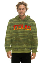 Classic UNIVERSITY OF TEXAS PULLOVER HOODIE RELAXED - CAMO