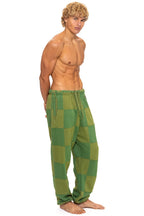 Classic CHECK QUILTED SWEATPANTS - JUNGLE GREEN PALM