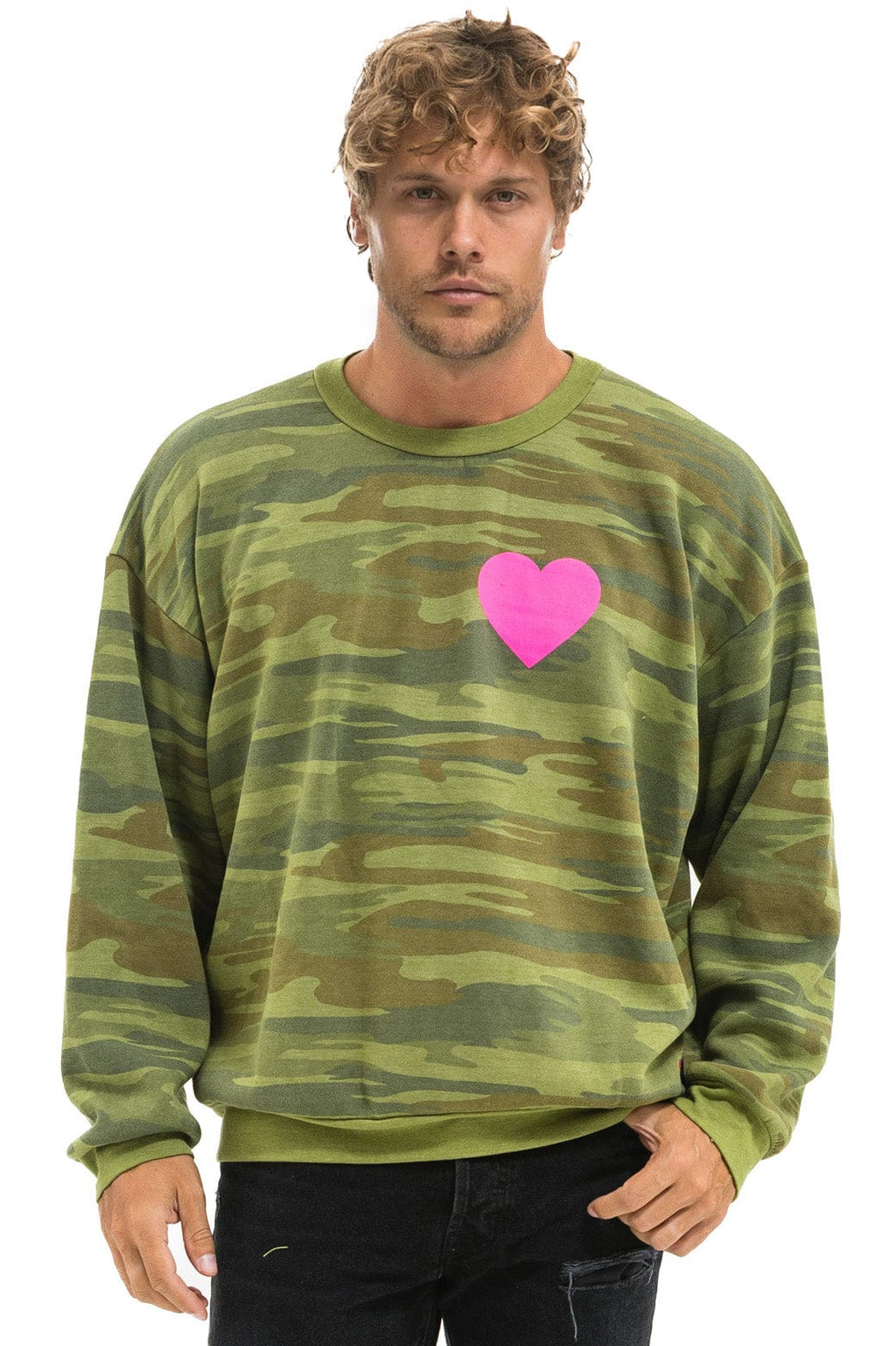 Classic HEART PRINT RELAXED CREW SWEATSHIRT - CAMO NEON PINK
