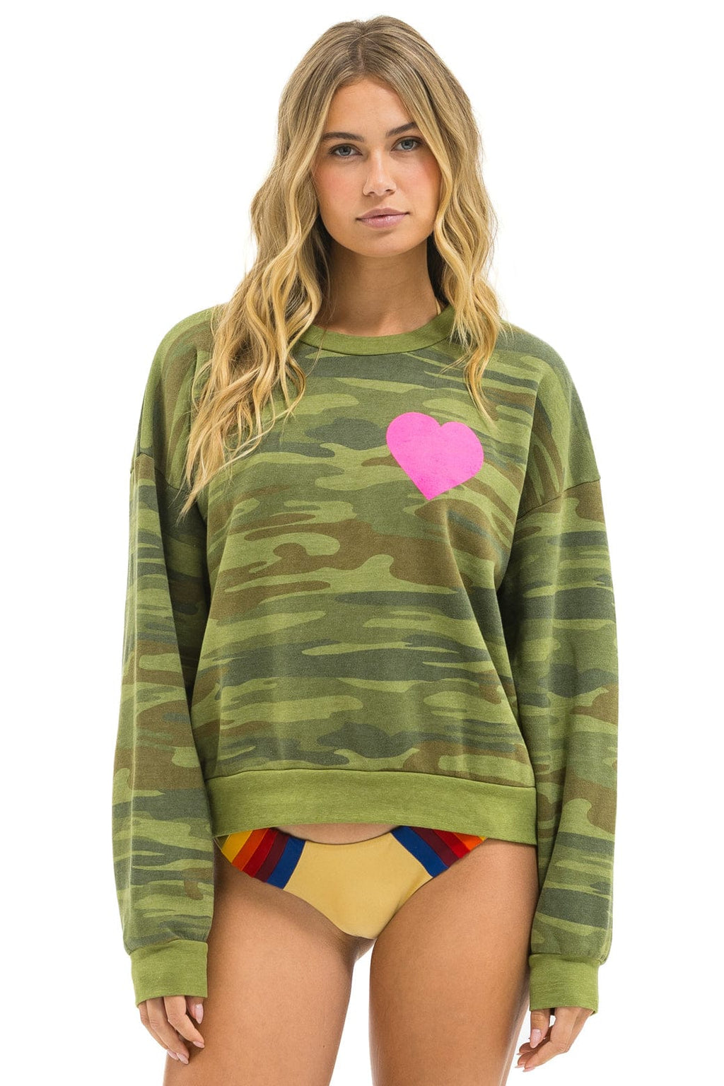 Classic HEART PRINT RELAXED CREW SWEATSHIRT - CAMO NEON PINK
