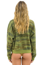 Classic HEART PRINT RELAXED CREW SWEATSHIRT - CAMO NEON PINK