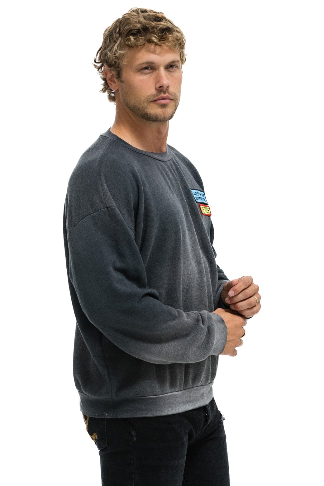 Classic LIVE FREE ADVENTURE PATCH RELAXED CREW SWEATSHIRT - FADED SMOKE