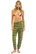 Classic BOLT SWEATPANTS - CAMO NEON PINK
