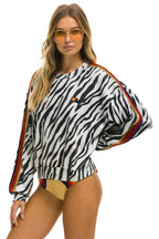 Classic CLASSIC RELAXED FIT CREW SWEATSHIRT - ZEBRA