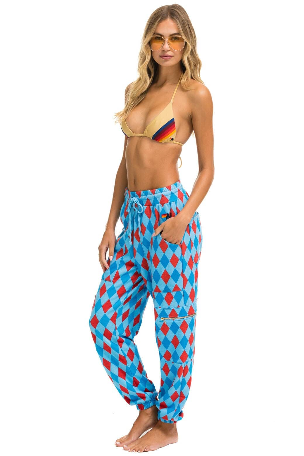 Classic DIAMOND REPEAT SMILEY 2 EMBROIDERY CARGO COLOR BLOCK SWEATPANTS - SKY