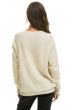 Classic VINTAGE CABIN 2 UNISEX CASHMERE SWEATER - VINTAGE WHITE